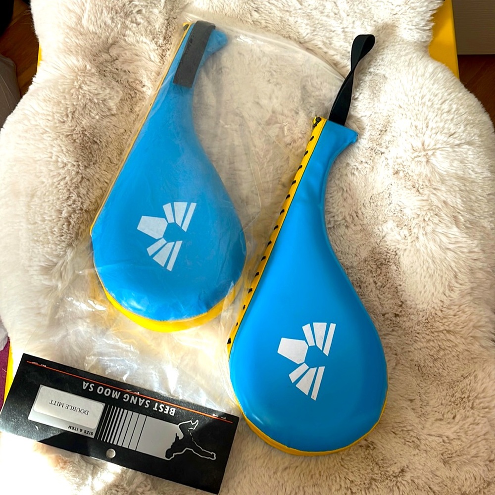 Brand new Best sang moo SA size double MITT . BMA DOUBLE TARGET KIDS PADDLE